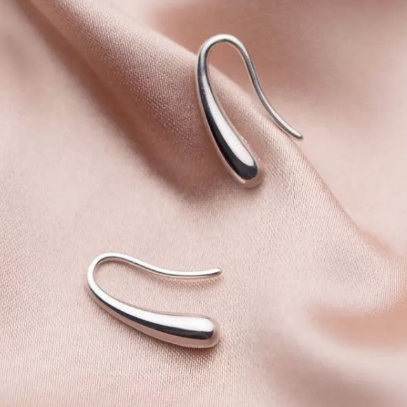 💧Insta sterling silver water drop small earrings - Picture 2 of 7